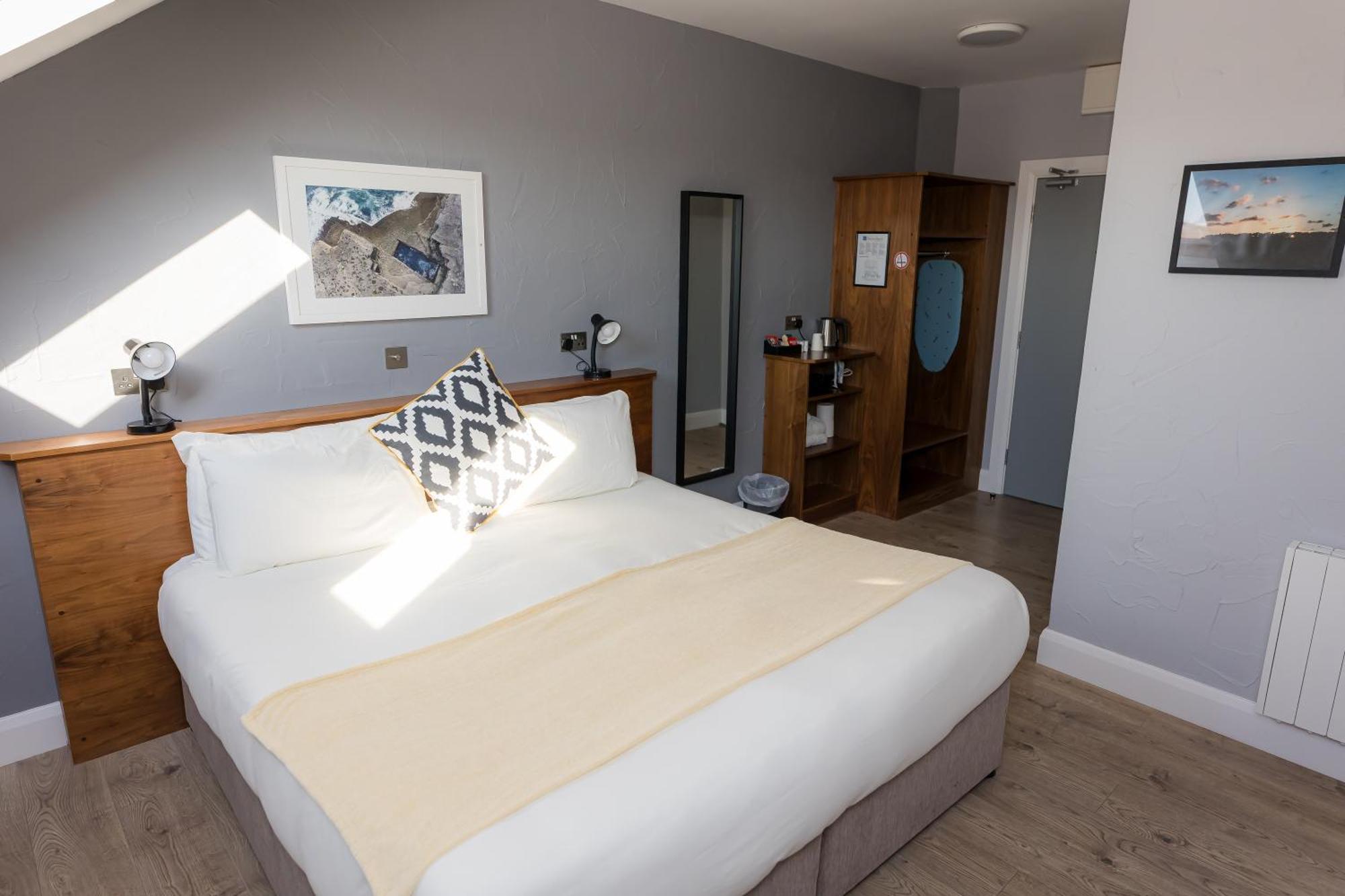 Aran Islands Hotel 3*